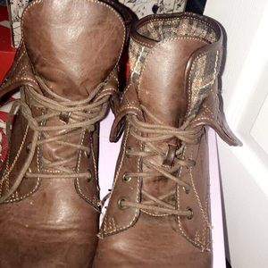 combat boots